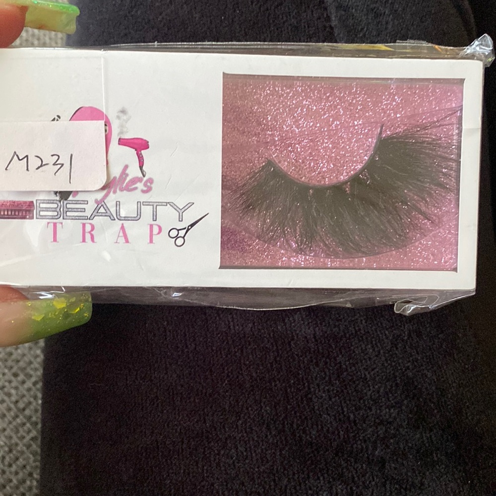 Set of 2 lashes brand new in box
